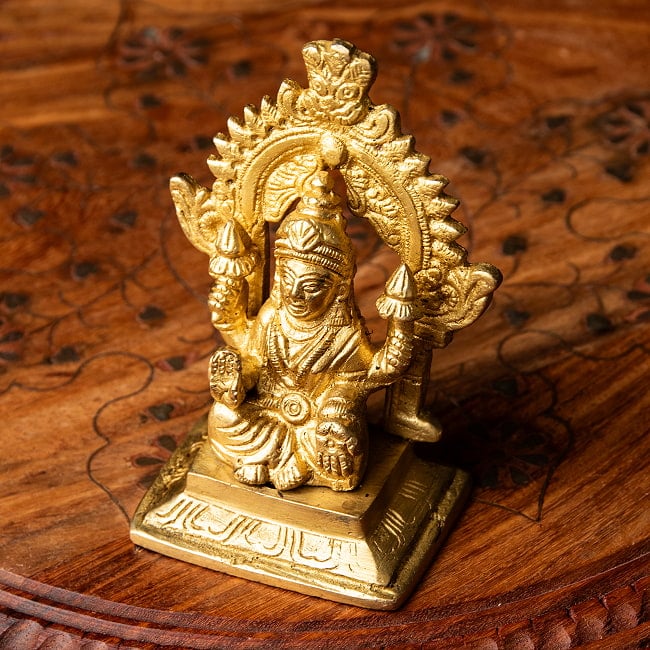 ラクシュミ 9cm 5 - 立体的な造形です。