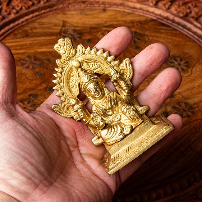 ラクシュミ 9cm 8 - これくらいのサイズ感です。