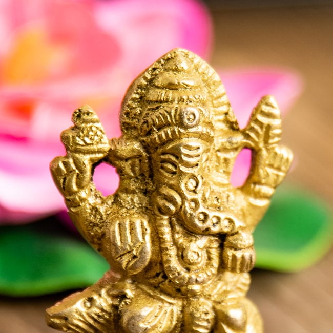 ガネーシャ 5.5cm 3 - 陰影のある荘厳なガネーシャです。