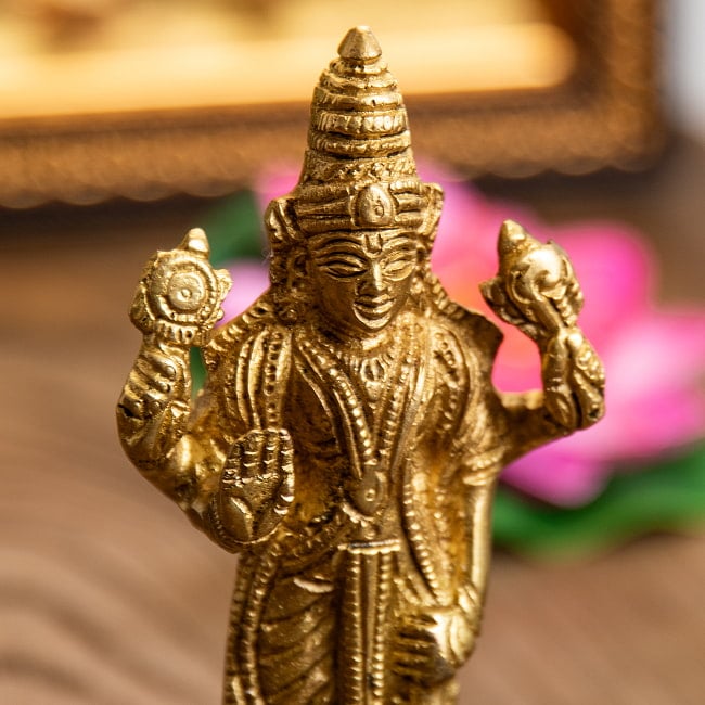 ヴィシュヌ 立像 高さ：14.5cm程度 2 - お顔を見てみました。