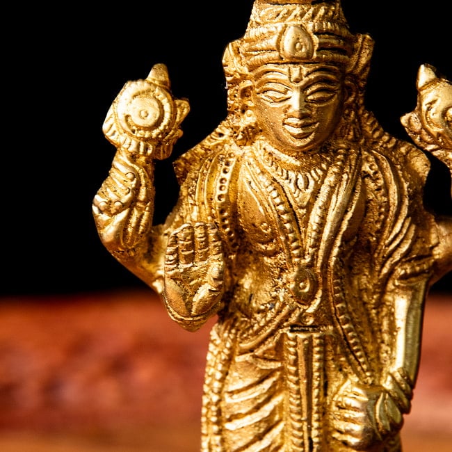 ヴィシュヌ 立像 高さ：14.5cm程度 5 - 武具を手にしています。