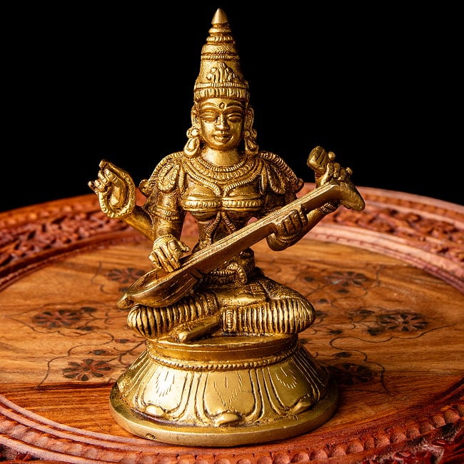 サラスヴァティ坐像 重厚なブラス製 高さ15cm 3 - 全体の様子です。