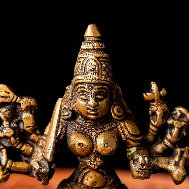 ドゥルガー ブラス製 14.5cm 4 - お顔の様子です。