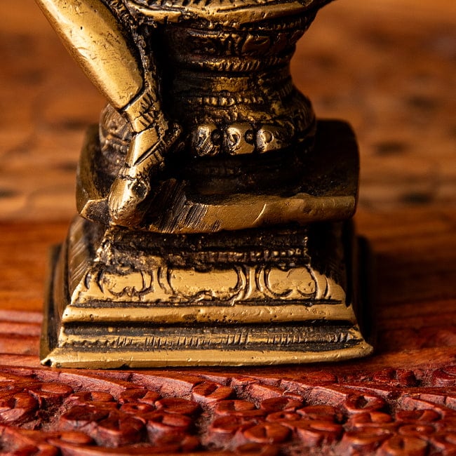 ドゥルガー ブラス製 14.5cm 8 - どっしりした台座。