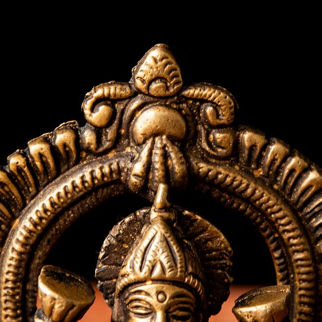 ラクシュミ 坐像 13.5cm 5 - 光輪を背負っています。