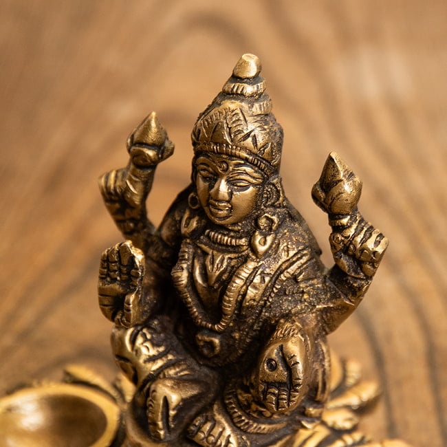 ラクシュミのオイルランプ 10cm 2 - お顔を見てみました。