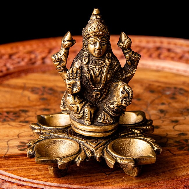 ラクシュミのオイルランプ 10cm 3 - 重厚な存在感があります。