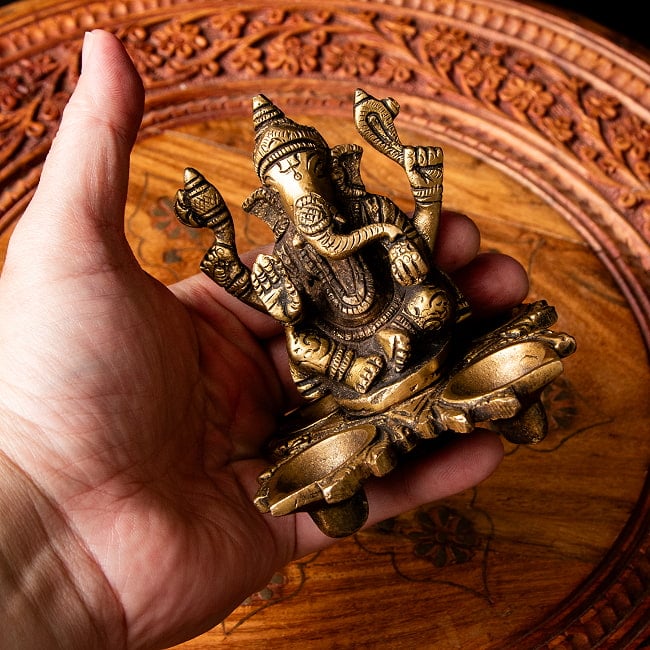 ガネーシャ のオイルランプ 10cm 10 - これくらいのサイズ感です。