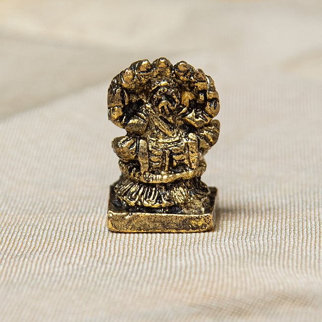 ガネーシャ五面　パンチャムキガネーシャ　坐像　Pancha mukhi Ganesh　ミニ神像 4 - 像背面の様子