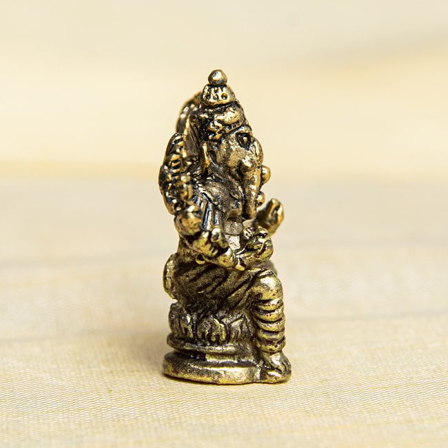 ガネーシャ　14手　多臂ガネーシャ　坐像　Ganesh　ミニ神像 3 - 向かって左側面からの様子