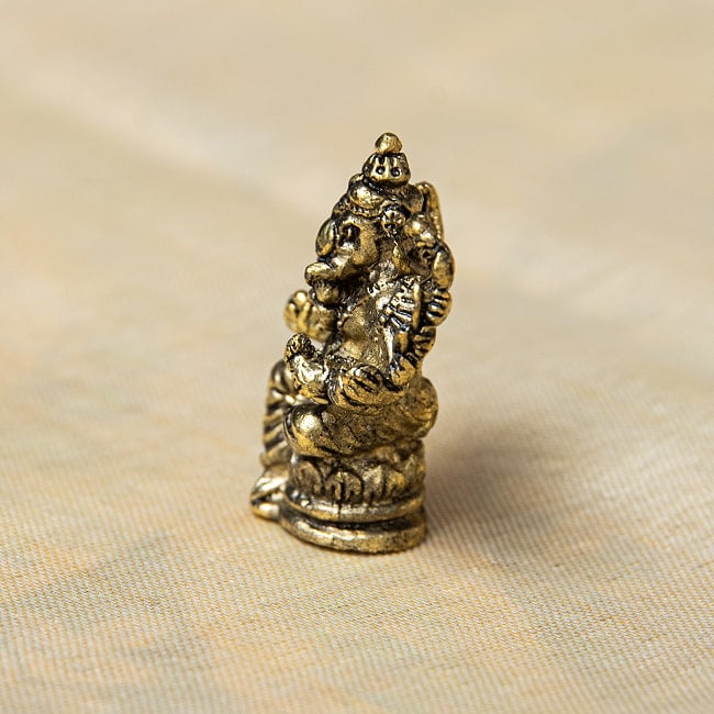 ガネーシャ　14手　多臂ガネーシャ　坐像　Ganesh　ミニ神像 5 - 向かって右側面からの様子