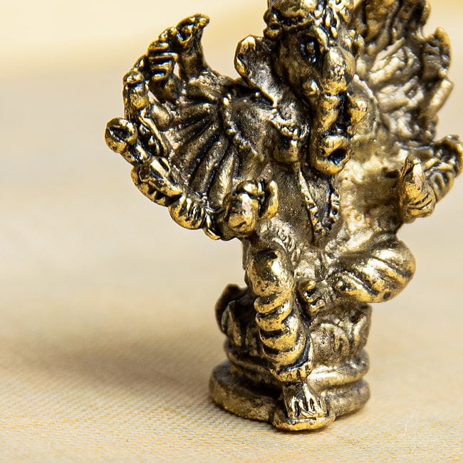 ガネーシャ　14手　多臂ガネーシャ　坐像　Ganesh　ミニ神像 7 - お顔も丁寧に作られています