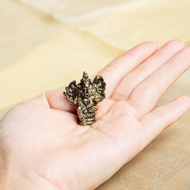 ガネーシャ　14手　多臂ガネーシャ　坐像　Ganesh　ミニ神像 8 - 手のひらに載せるとこんな感じ。小さいですね～