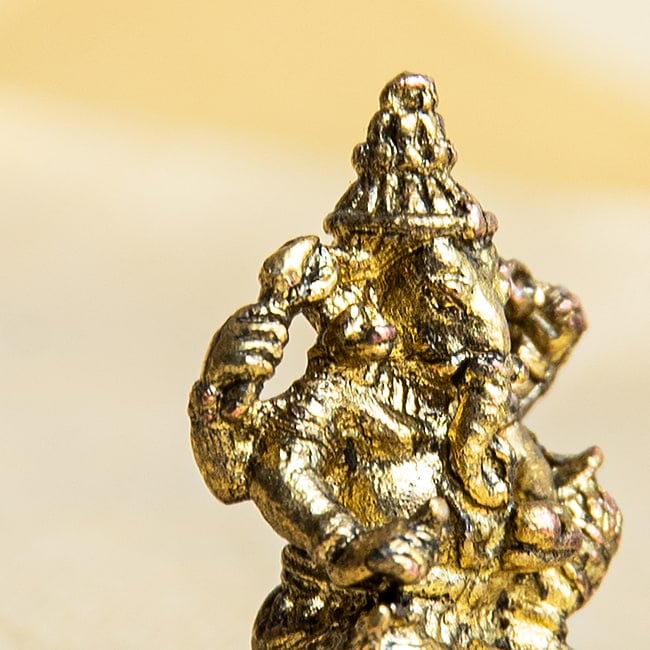 ガネーシャ　坐像　ゆったり座るガネーシャ　Ganesha　ミニ神像 6 - お顔も丁寧に作られています