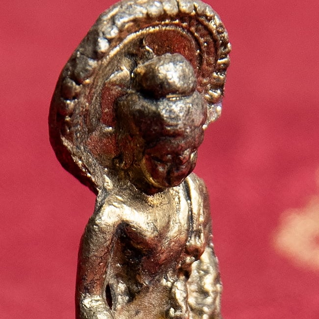 釈迦如来 シャカムニ　ブッダ　坐像　仏像　Shakyamuni Buddha　ミニ神像 6 - 丸い肉髻を持ち、うつむき加減な仏様です