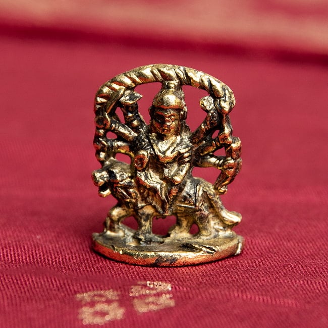 ドゥルガー　坐像　Durga　ミニ神像 2 - 正面から見てみました。