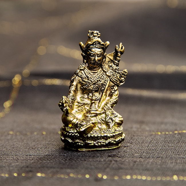 パドマサンバヴァ　チベット仏教の祖師　グル・リンポチェ　Padmasambhava　ミニ神像 2 - 正面から見てみました。