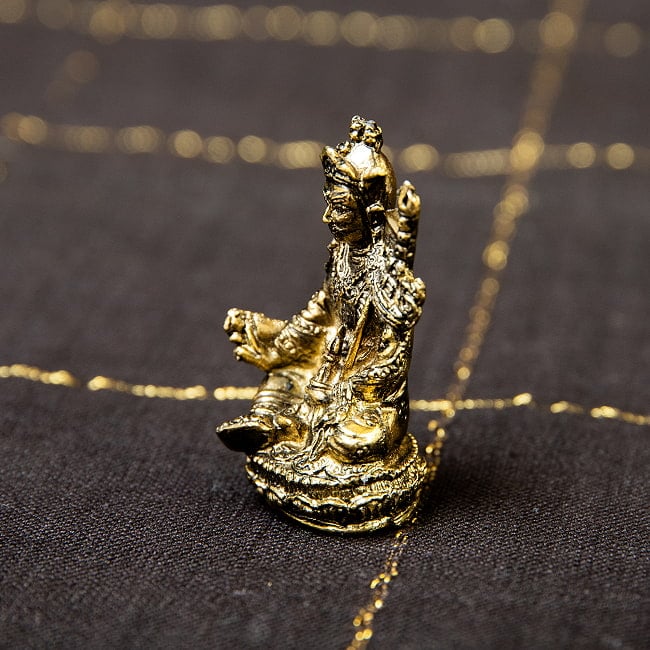 パドマサンバヴァ　チベット仏教の祖師　グル・リンポチェ　Padmasambhava　ミニ神像 5 - 向かって右側面からの様子