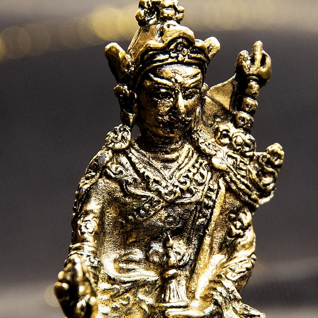 パドマサンバヴァ　チベット仏教の祖師　グル・リンポチェ　Padmasambhava　ミニ神像 6 - 厳粛なお顔つきです