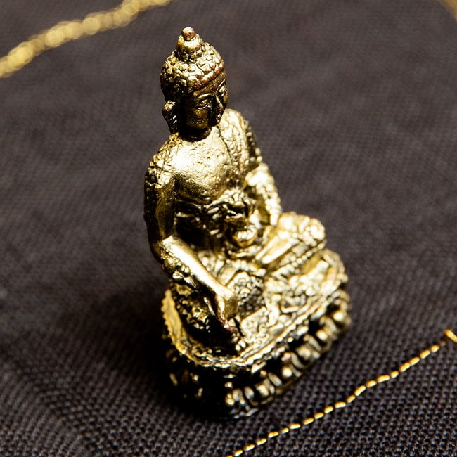 薬師如来　バイシャジヤグル　仏像　坐像　Bhaishajyaguru　ミニ神像 7 - 斜め上からの様子。穏やかな佇まいです