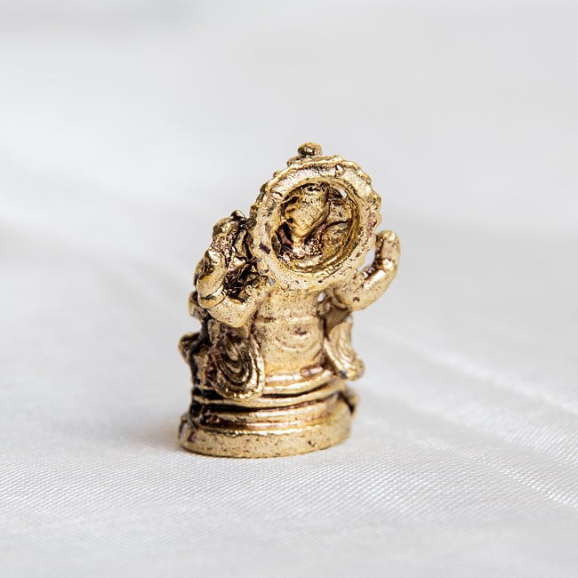 ガネーシャ　坐像　円光付き　Ganesha　ミニ神像 4 - 像背面の様子。光背が付いているとよりゴージャスに
