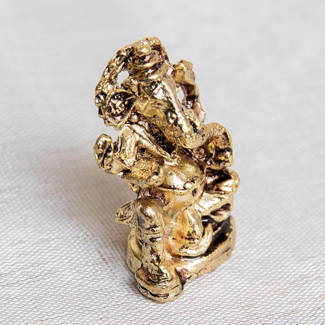 ガネーシャ　坐像　円光付き　Ganesha　ミニ神像 7 - 斜め上からの様子。