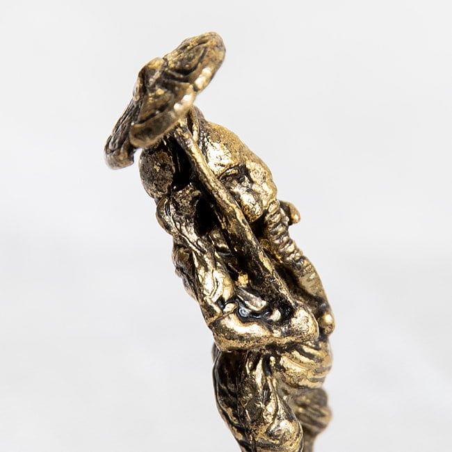 傘をさす　ガネーシャ　立像　Ganesha　ミニ神像 6 - なんともユーモラスな佇まいです