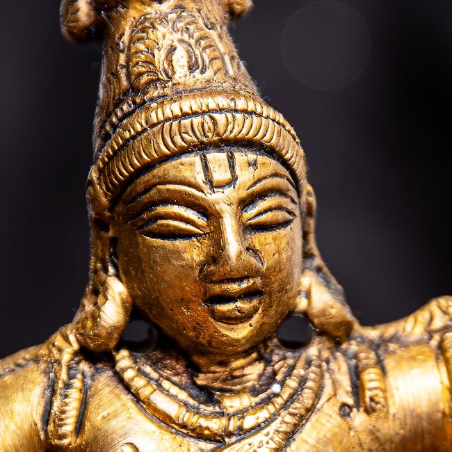 ダンシング・クリシュナ 蛇王の上で踊るクリシュナ像 Dancing Krishna ブラス製 高さ:約21cm 3 - 顔の拡大写真です。凛々しいお顔つきです。