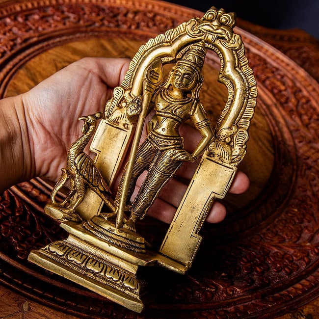 ムルガン　カルティケーヤ　スカンダ　軍神　Murugan / Kartik ブラス製　高さ：約18cm 14 - 手を添えてみた感じです。このくらいのサイズ感になります