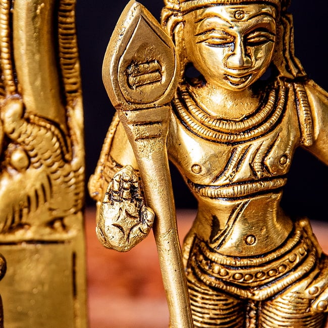 ムルガン カルティケーヤ スカンダ 軍神 Murugan / Kartik ブラス製 高さ:約18cm 3 - ヴェルという槍を持っています