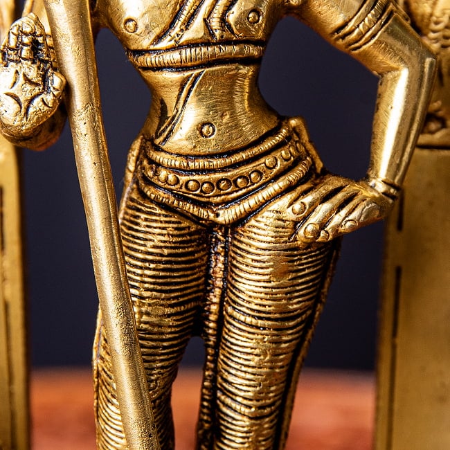 ムルガン カルティケーヤ スカンダ 軍神 Murugan / Kartik ブラス製 高さ:約18cm 4 - 反対側の手は腰に当てて、堂々とした立ち姿。