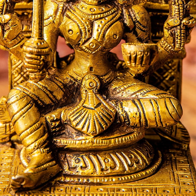 マリアンマン 疫病からの守護と農耕を司る 女神 マリアーイ シータラ Mariamman 高さ:約14.5cm 7 - 足先の形や着衣の裾も見事です