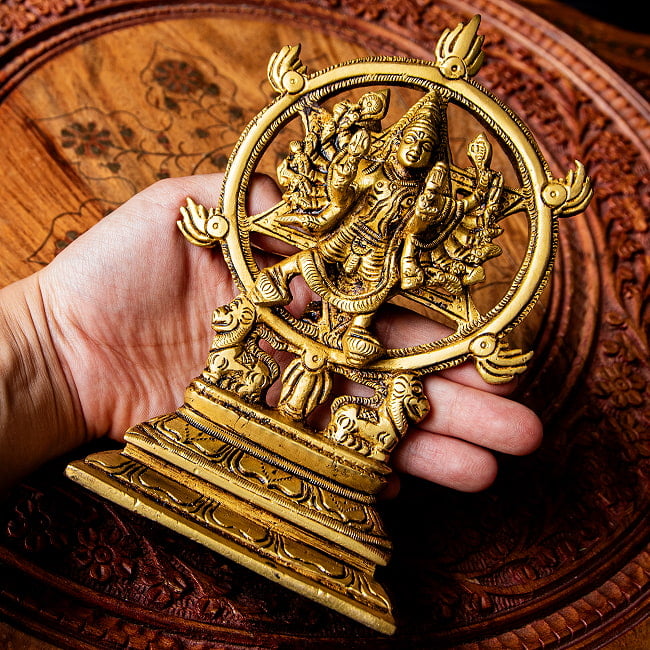 スダルシャナ・チャクラ・プルシャ　/　チャクラペルマール　ヴィシュヌ神の武器「チャクラ」の擬人化 　Sudarshana Chakra Purusha 高さ：約17cm 14 - 手に取るとこれくらいの大きさです。