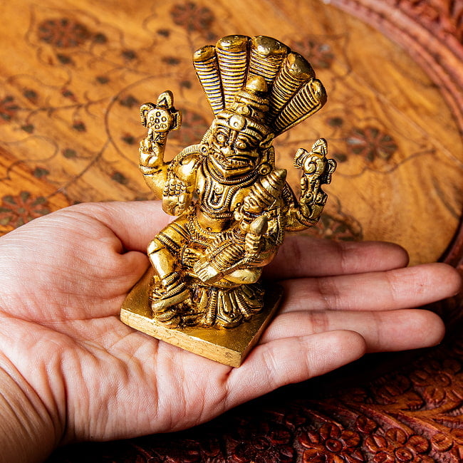 ナラシンハ・ラクシュミー　　ヴィシュヌの化身　Narashimha Lakshmi 高さ：約8.5cm 12 - 手に取るとこれくらいの大きさです。