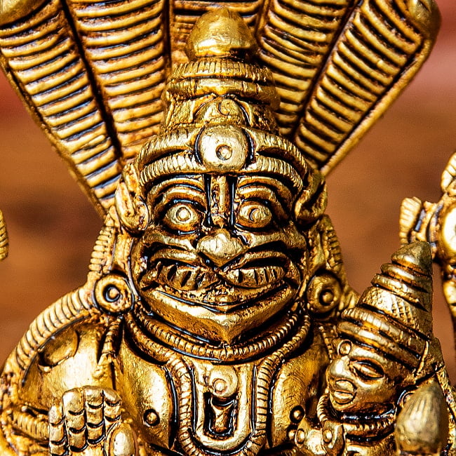 ナラシンハ・ラクシュミー　　ヴィシュヌの化身　Narashimha Lakshmi 高さ：約8.5cm 2 - 顔の拡大写真です