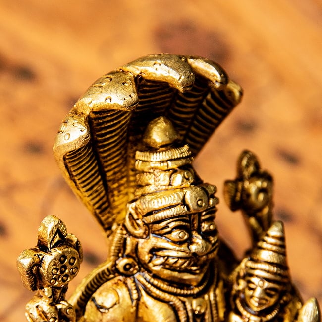 ナラシンハ・ラクシュミー　　ヴィシュヌの化身　Narashimha Lakshmi 高さ：約8.5cm 9 - ナーガを斜め上から見てみました