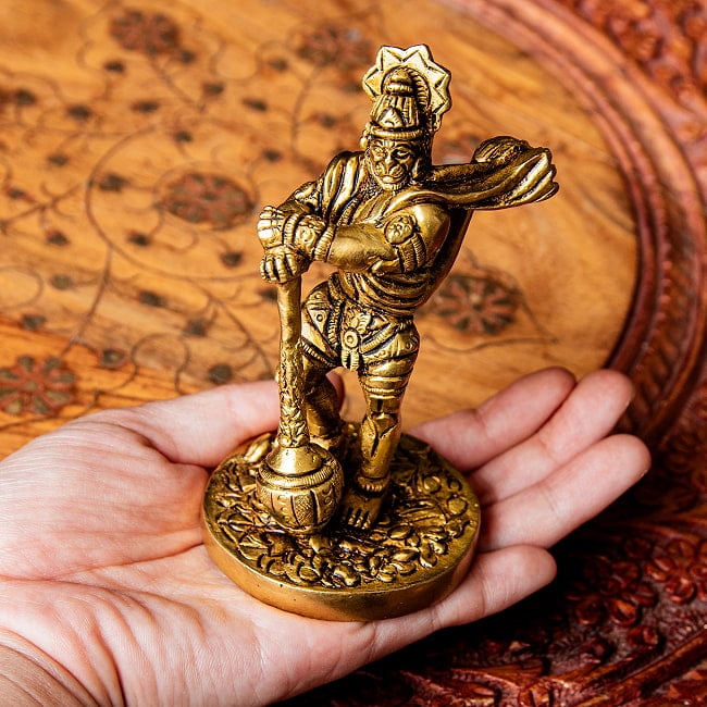 バーフバリ・ハヌマーン　金剛力のハヌマーン　ハヌマン　Bahubali Hanuman立像　高さ：約10.5cm 9 - 手に持ってみました。卓上サイズで、どこにでも置けそうな安定感です。