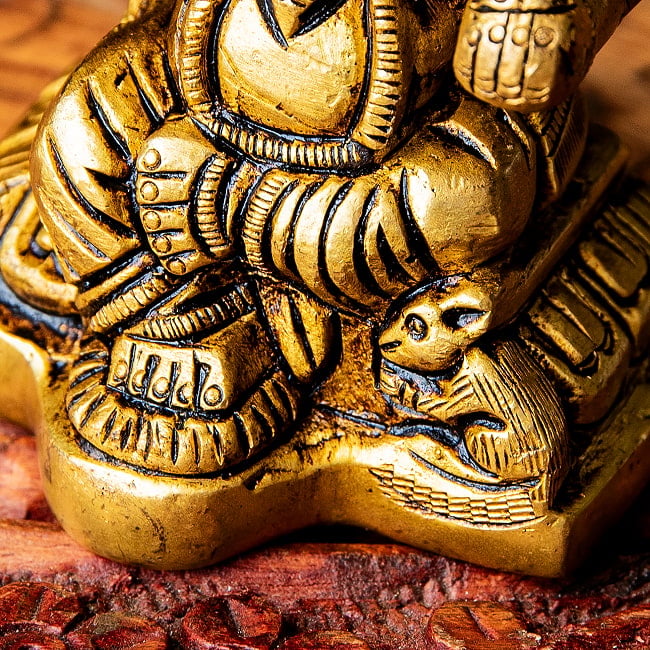 ガネーシャ　座りガネーシャ像　Ganesha　なめらかな美しい仕上げ　高さ：約8cm 7 - 足元には乗り物のネズミ（ムーシカ）がいます