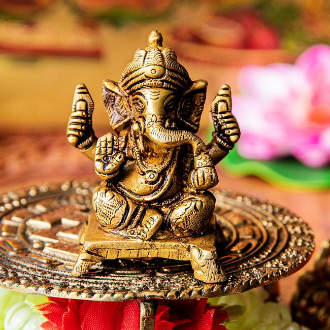 ガネーシャ シンプル台座 小さめ 坐像 Ganesha ブラス製 高さ:約6cmの写真