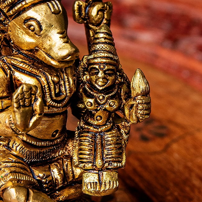 ヴァラ-ハ・ラクシュミー ヴィシュヌ神の化身 Varah Lakshmi ブラス製 高さ:約7.8cm 9 - ラクシュミー/ブーデヴィを正面から見てみました