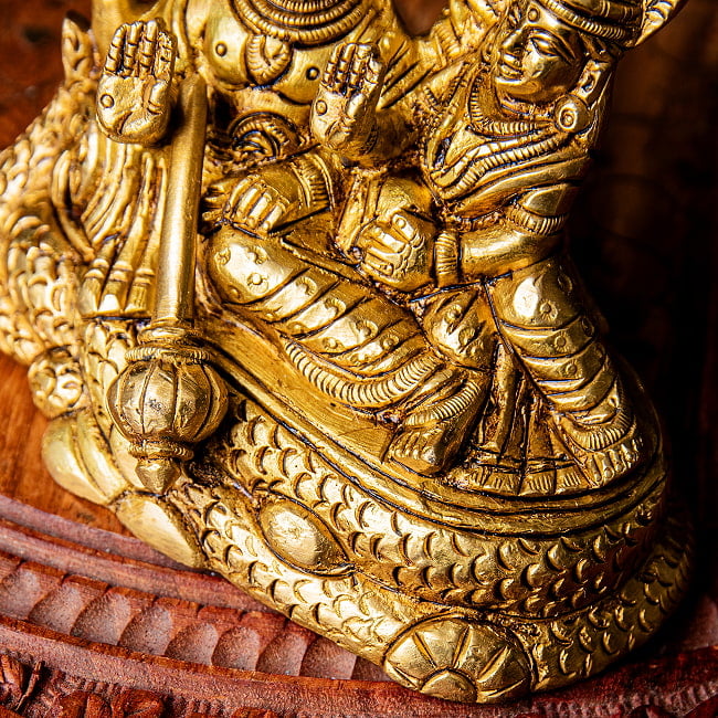 アナンタ竜の上で横たわる ヴィシュヌ ラクシュミー Vishnu Lakshmi ブラス製 高さ:約10cm 12 - 台座もしっかりとしています。
