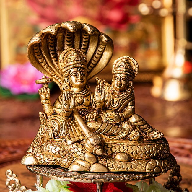 アナンタ竜の上で横たわる ヴィシュヌ ラクシュミー Vishnu Lakshmi ブラス製 高さ:約10cmの写真