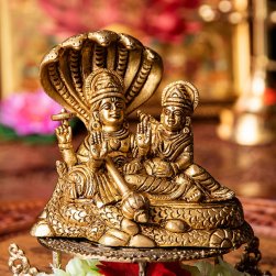 アナンタ竜の上で横たわる ヴィシュヌ ラクシュミー Vishnu Lakshmi ブラス製 高さ:約10cm(TI-RSDL-1892)