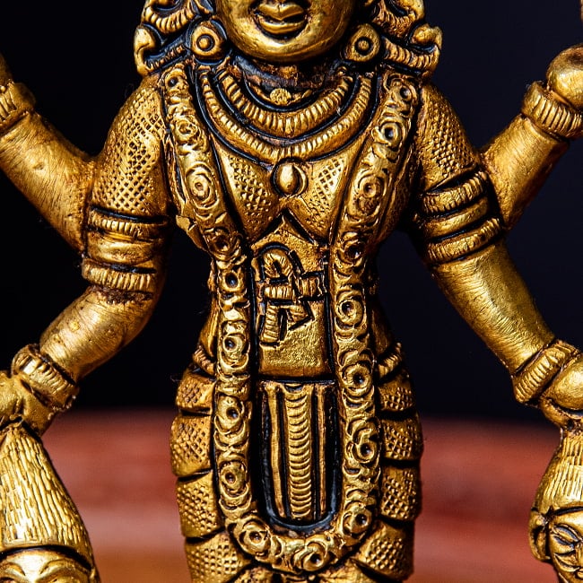 カーリー / マルサ・ナラヤニ　女神　立像　Kali　Mhalsa　Narayani　 ブラス製　高さ：約14cm 6 - 生首ではなく普通のお花のガーランドを掛けています