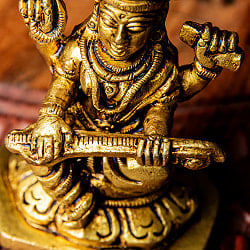 サラスヴァティ 坐像 六角形台座 Saraswati ブラス製 高さ:約7.5cm - サブ4