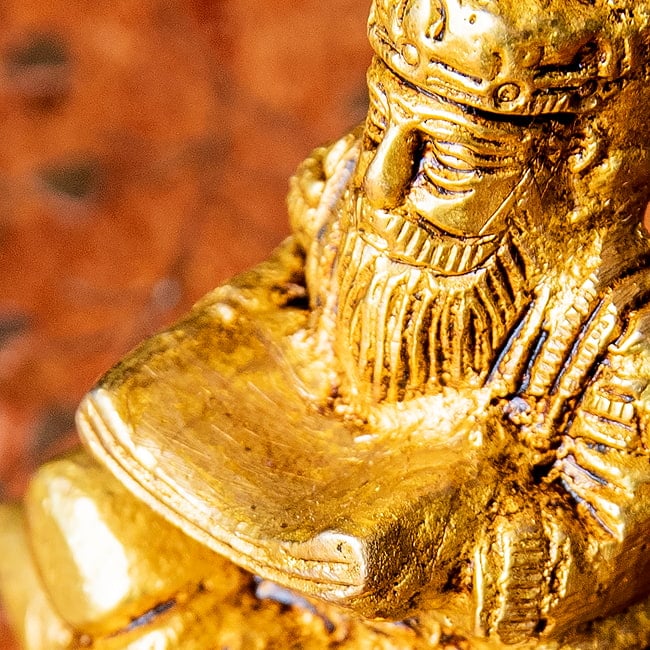 ジュレーラル インダス河の神 Jhule lal ブラス製 高さ:約8.5cm 3 - 経典を持っています
