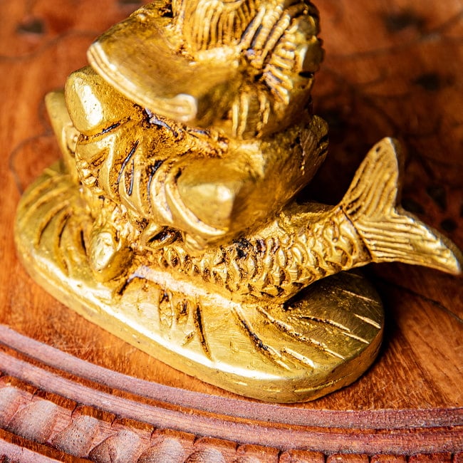 ジュレーラル インダス河の神 Jhule lal ブラス製 高さ:約8.5cm 7 - 台座と足元もしっかりとしています。