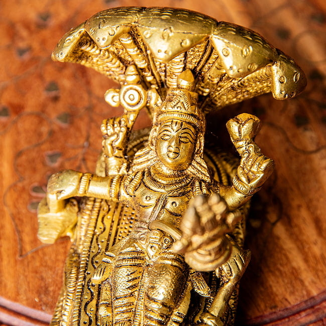 世界創造のヴィシュヌとブラフマー アナンタ竜 ハリ シヴァリンガ Shesha Naga Vishnu ブラス製 高さ:約8cm 2 - 上から見てみました
