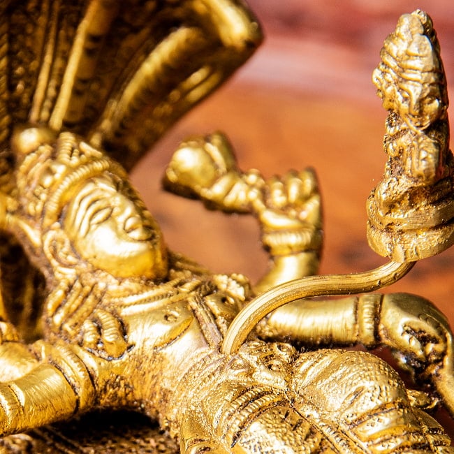 世界創造のヴィシュヌとブラフマー アナンタ竜 ハリ シヴァリンガ Shesha Naga Vishnu ブラス製 高さ:約8cm 6 - 臍から開いた蓮華にブラフマーが座っているのは、一説には胎盤の象徴とも言われます