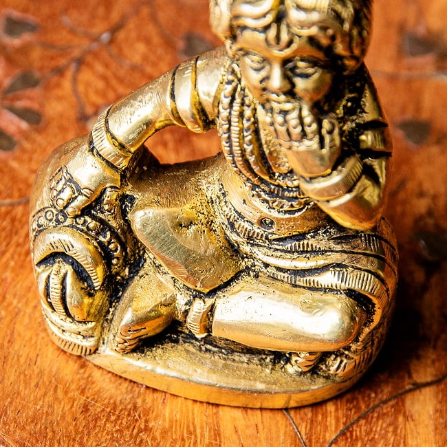 ベイビークリシュナ 幼児のクリシュナ Baby Krishna ブラス製 高さ:約7cm 6 - 台座と足元もしっかりとしています。